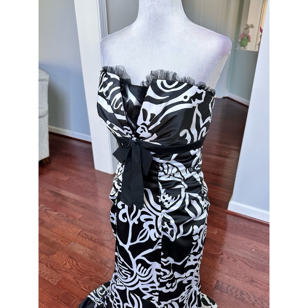 XSCAPE Black White Ruched Sides Sexy Floral Pattern Lace Detail Gown Dress - Picture 9 of 12